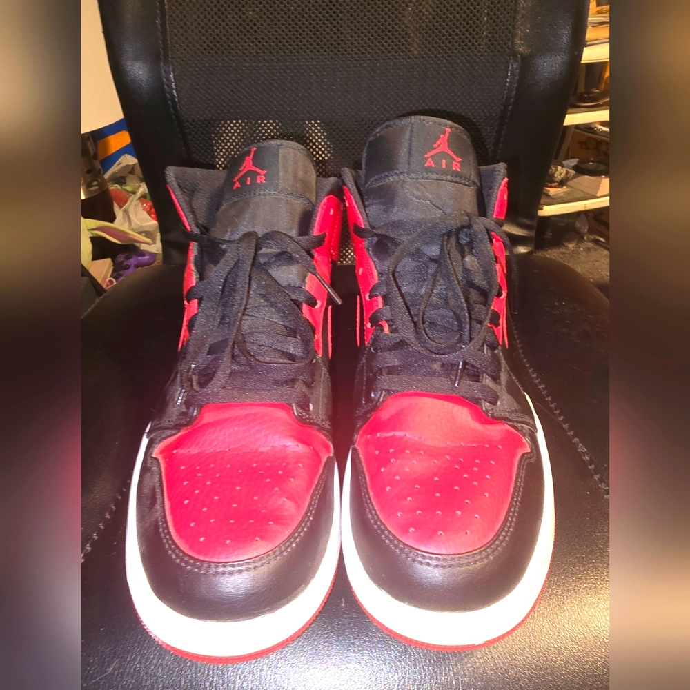 Used NIKE AIR JORDAN 1 Mid BANNED Bred Black Red Size 9 With Original Box